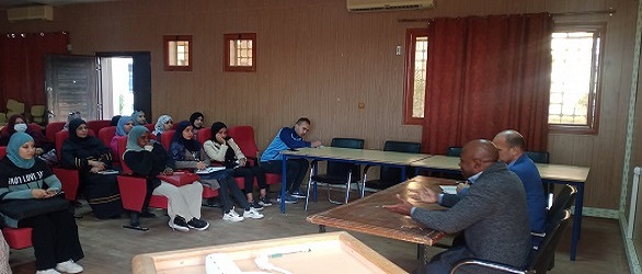 صور من الإجتماع البيداغوجي  لسيد العميد مع ممثلي  طلبة الكلية